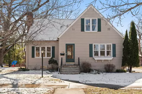210 1st St E, Chaska, MN 55318