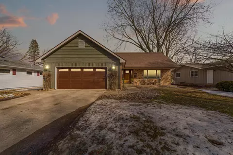 562 Maple Dr, Owatonna, MN 55060