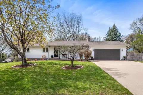 1496 Sunshine Cir, Chaska, MN 55318