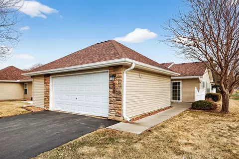 830 Roundhouse St, Shakopee, MN 55379
