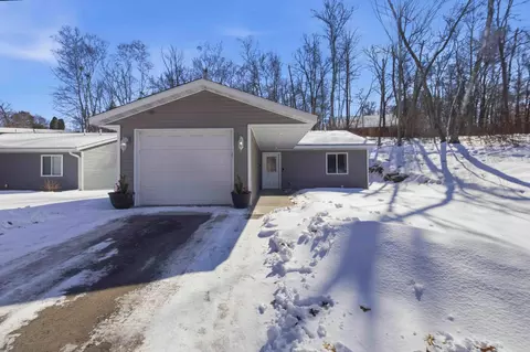 8445 Sparrow Dr, Pequot Lakes, MN 56472