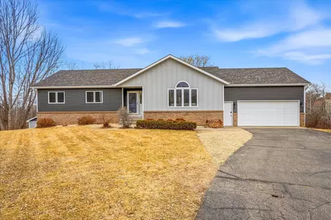 707 Erickson Ct, Sauk Rapids, MN 56379
