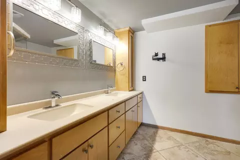 Bath - 6 Clover Ct, Saint Cloud, MN 56301 photo 4 of 5