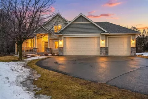 925 Sadies Ln, Hudson, WI 54016