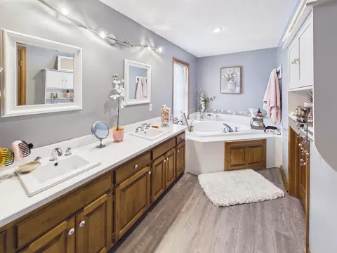 Bath - 3 Walnut Cir, Saint Cloud, MN 56304 photo 2 of 3