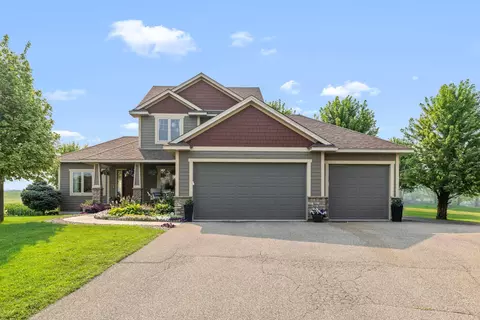 900 Heritage Trl NE, New Prague, MN 56071
