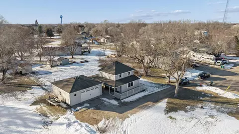 8780 Moorhouse Ave, Clear Lake, MN 55319