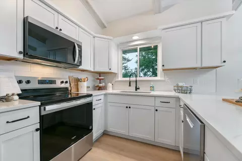 Kitchen - 4835 Drake St, Maple Plain, MN 55359 photo 2 of 4