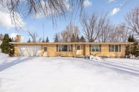 821 North St, Stewart, MN 55385