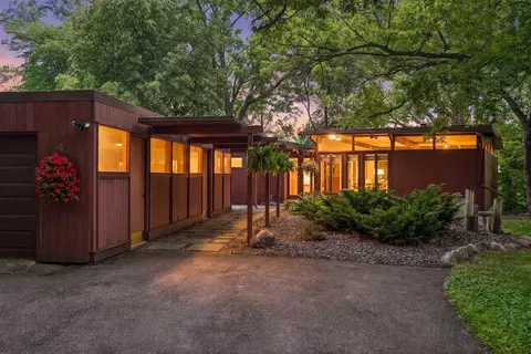40 E Golden Lake Rd, Circle Pines, MN 55014