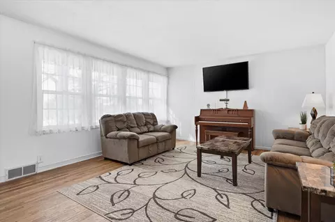 Living - 400 Mill St, Excelsior, MN 55331 photo 1 of 5