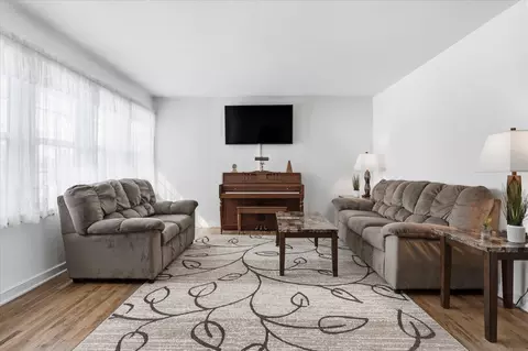 Living - 400 Mill St, Excelsior, MN 55331 photo 2 of 5