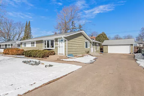 841 Pandora Dr NE, Fridley, MN 55432