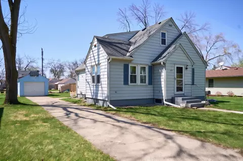 120 S Cedar St, Belle Plaine, MN 56011