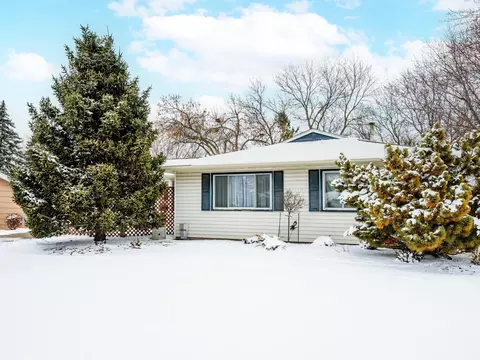 1769 Serpentine Dr, Eagan, MN 55122