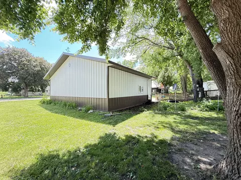 Exterior - 135 N Petrick St, Appleton, MN 56208 photo 9 of 12