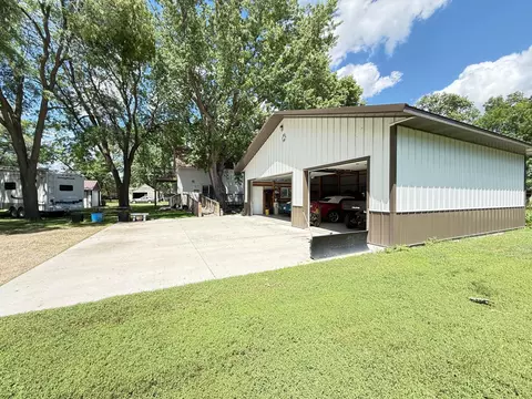 Exterior - 135 N Petrick St, Appleton, MN 56208 photo 2 of 12