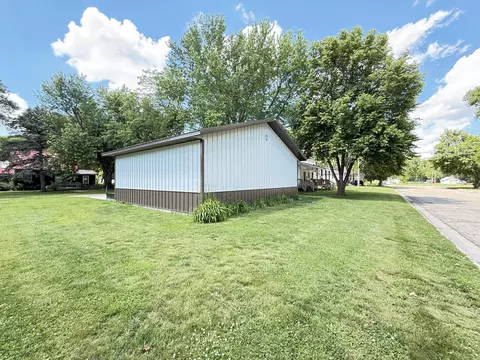 Exterior - 135 N Petrick St, Appleton, MN 56208 photo 11 of 12