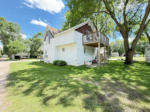 Exterior - 135 N Petrick St, Appleton, MN 56208 photo 3 of 12