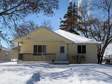 303 Main Ave S, Roseau, MN 56751