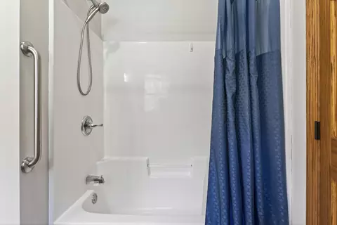 Bath - 491 Roosevelt Rd S, Onamia, MN 56359 photo 4 of 6
