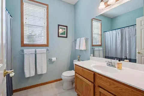 Bath - 1612 Summit Hl, Eagan, MN 55122 photo 4 of 4