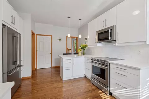 Kitchen - 1612 Summit Hl, Eagan, MN 55122 photo 4 of 4