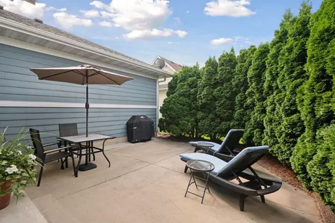 Exterior - 1612 Summit Hl, Eagan, MN 55122 photo 3 of 10