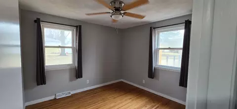 Bedroom - 1014 Maplehill Dr, Albert Lea, MN 56007 photo 4 of 5