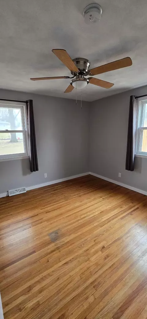 Bedroom - 1014 Maplehill Dr, Albert Lea, MN 56007 photo 3 of 5