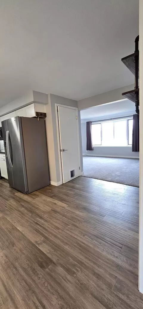 Entry Way - 1014 Maplehill Dr, Albert Lea, MN 56007 photo 1 of 1