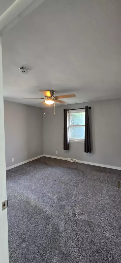 Bedroom - 1014 Maplehill Dr, Albert Lea, MN 56007 photo 5 of 5
