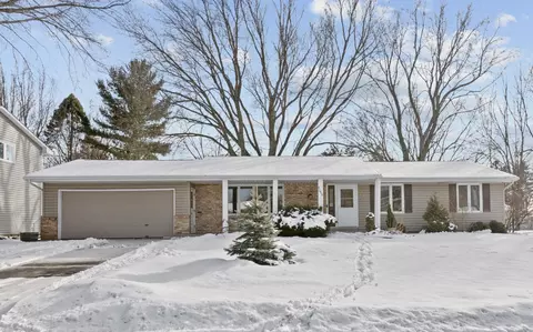 6065 Oakwood Rd, Woodbury, MN 55125