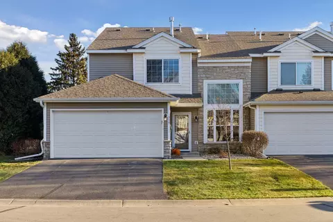 319 Wilderness Dr, Chaska, MN 55318