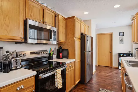 3057 Cutters Grove Ave, Anoka, MN 55303