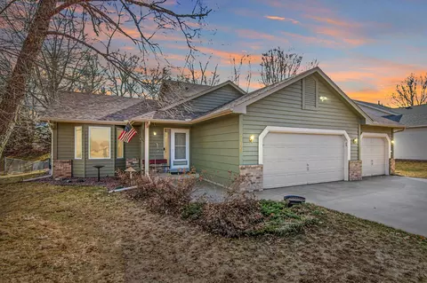 7109 Upper 36th St N, Oakdale, MN 55128