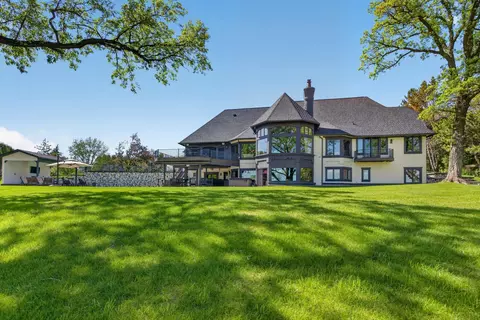 1000 Old Crystal Bay Rd S, Wayzata, MN 55391