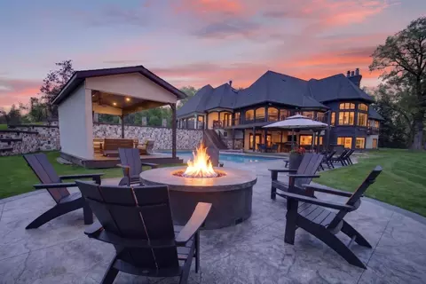 1000 Old Crystal Bay Rd S, Wayzata, MN 55391
