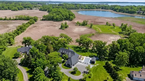 1000 Old Crystal Bay Rd S, Wayzata, MN 55391