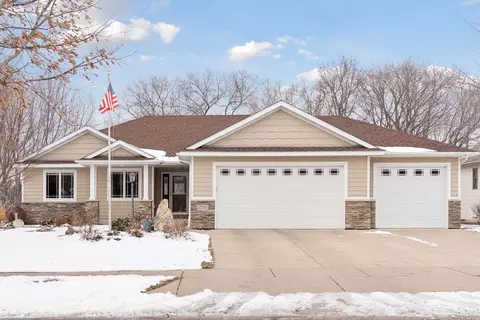 2215 Greenfield Dr E, Northfield, MN 55057