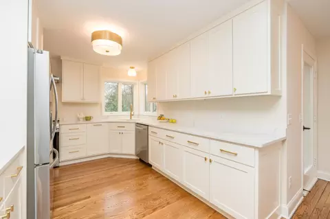 Kitchen - 4809 Four Seasons Dr, Eagan, MN 55122 photo 2 of 4