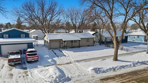 1421 19th St S, Fargo, ND 58103