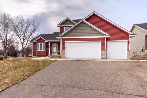 502 Springwheat Dr, Dundas, MN 55019