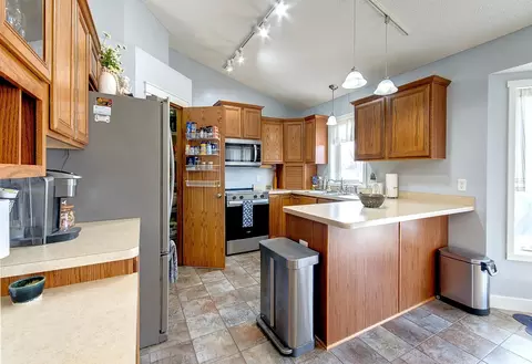 Kitchen - 502 Springwheat Dr, Dundas, MN 55019 photo 2 of 3