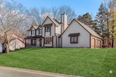 12525 Pinehurst Dr, Burnsville, MN 55337