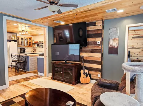 Living - 1724 Laurel St, Brainerd, MN 56401 photo 2 of 2