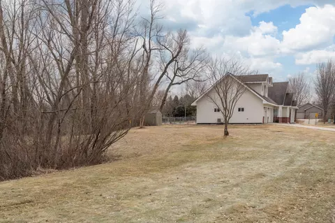 Exterior - 101 Shoreview Dr, Elysian, MN 56028 photo 10 of 12