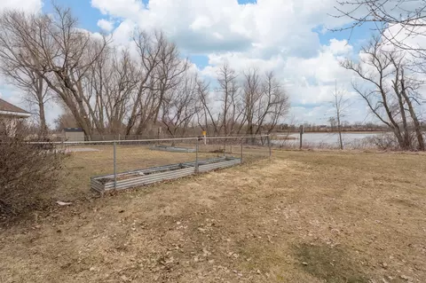 Exterior - 101 Shoreview Dr, Elysian, MN 56028 photo 7 of 12