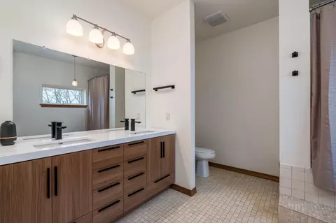 Bath - 101 Shoreview Dr, Elysian, MN 56028 photo 3 of 6