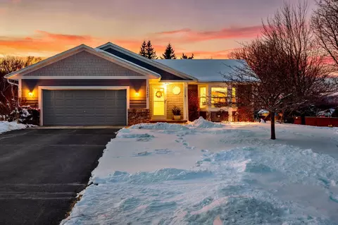 14483 Crescent Cir, Rosemount, MN 55068